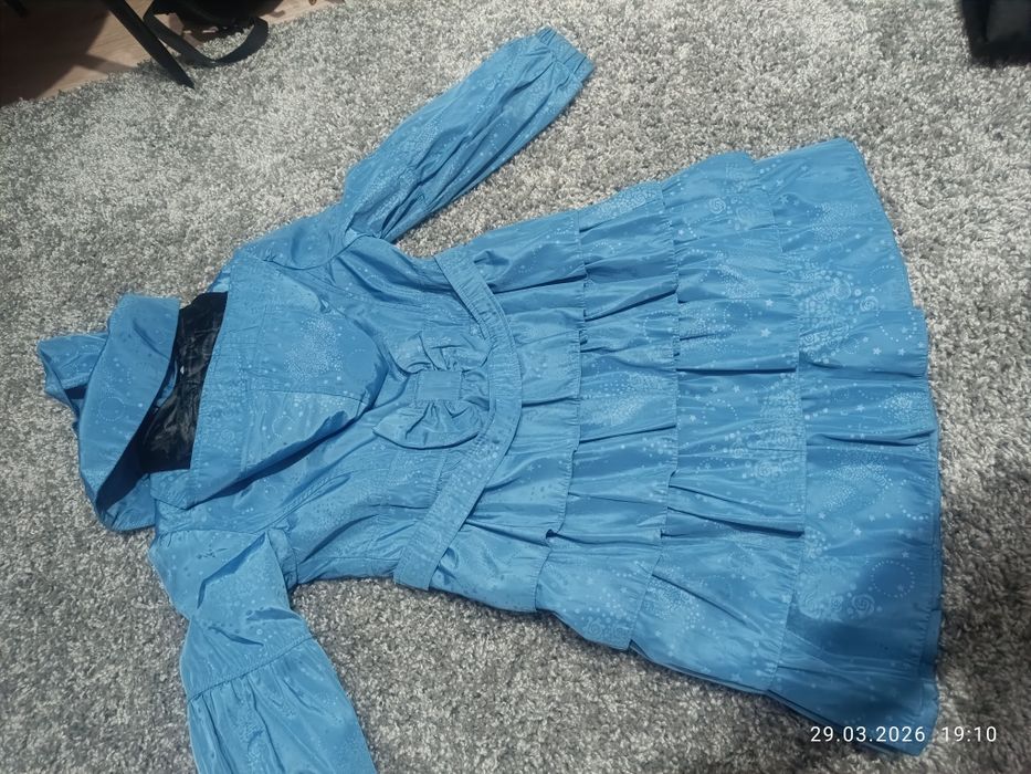 Продам куртки весенние на девочек