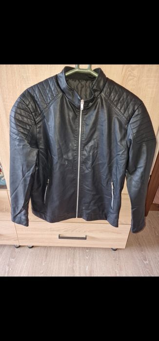 Продам куртку кожзам.