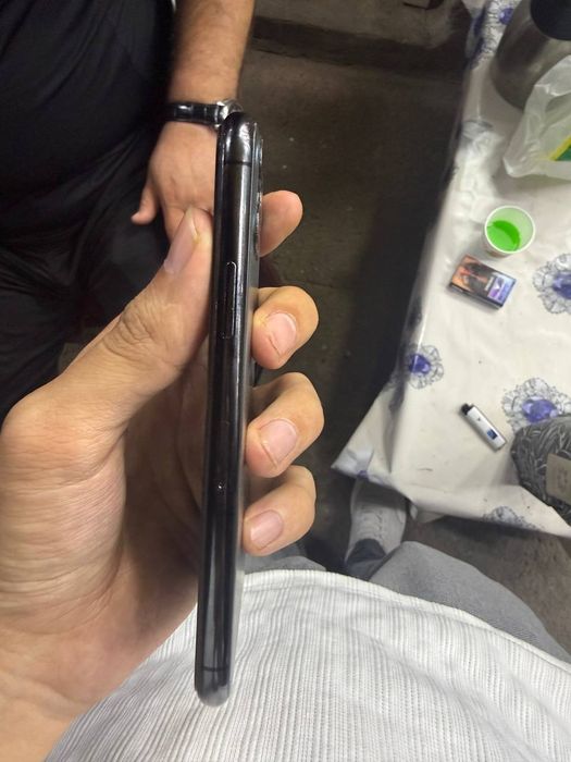 IPhone 11 pro 256 tali 68 yomkost sostyana yaxshi