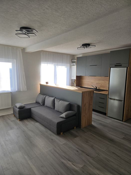 Închiriez apartament 3 camere