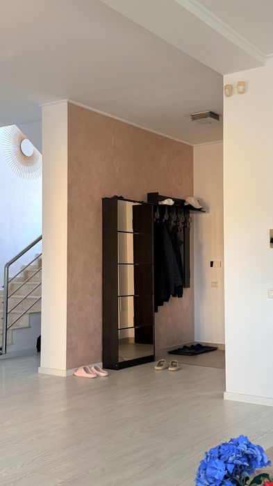Mobillier complet living + Pantofar cu 5 usi (cu oglinda, de la Mobexpert) + Cuier de perete pentru haine