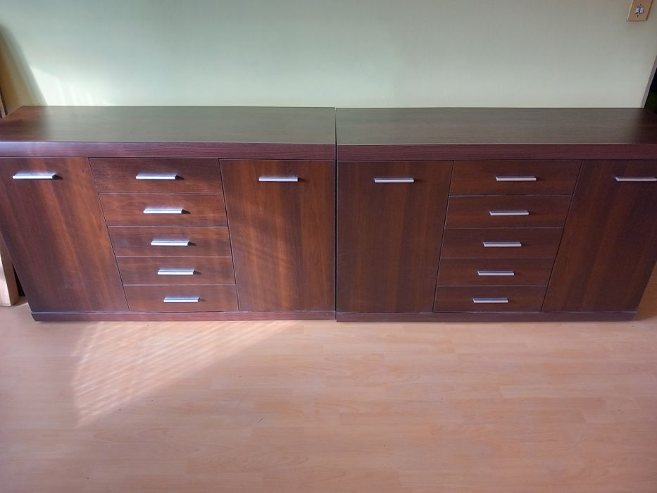 Шкаф с чекмеджета и вратички