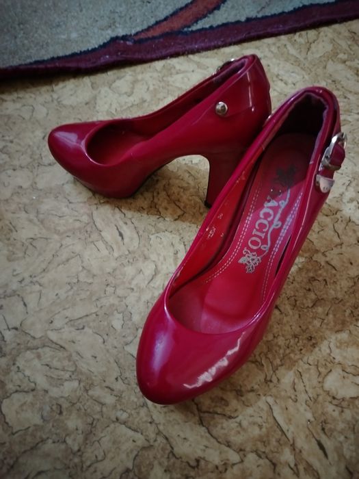 Продаю б/у туфли