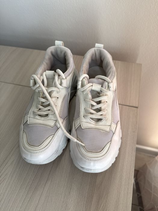 Кроссовки 36 размер. Одевала 3 раза