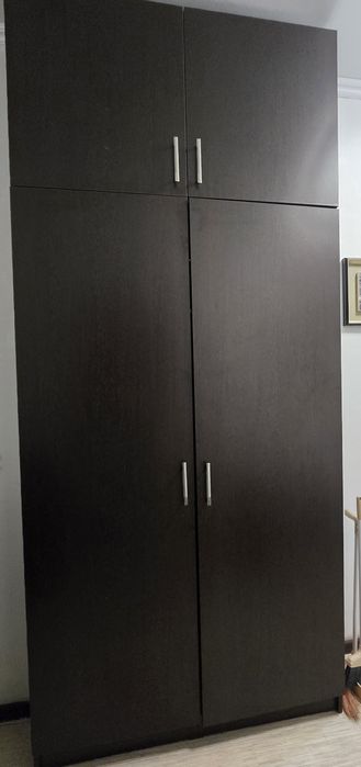 Шкаф платяной в прихожей. Б/у.