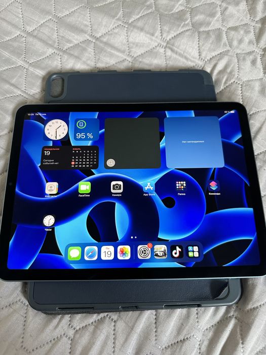 Продам iPad Air 5