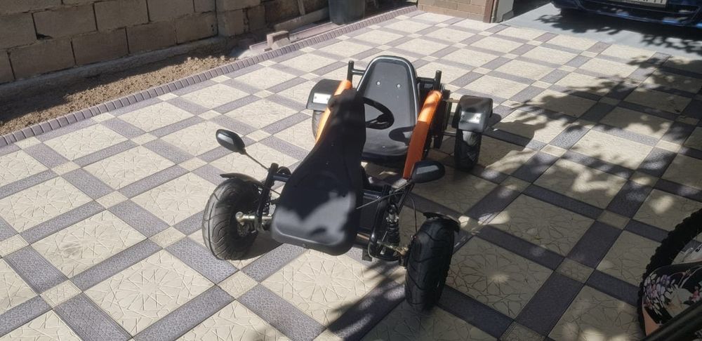 Детская  электрическая  машинка.