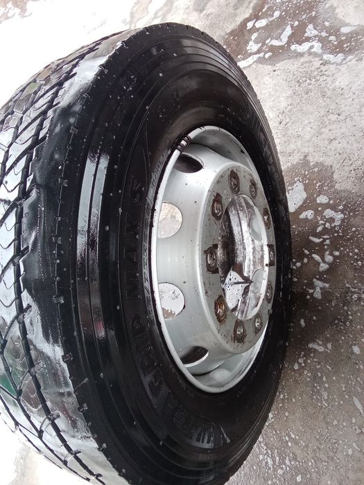 Два колеса с диском Goodyear 315.70.R22.5
