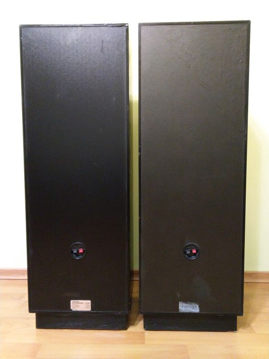Тонколони  Universum Q 5000