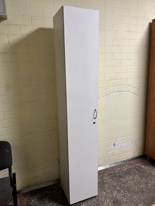 Шкаф-пенал с полками