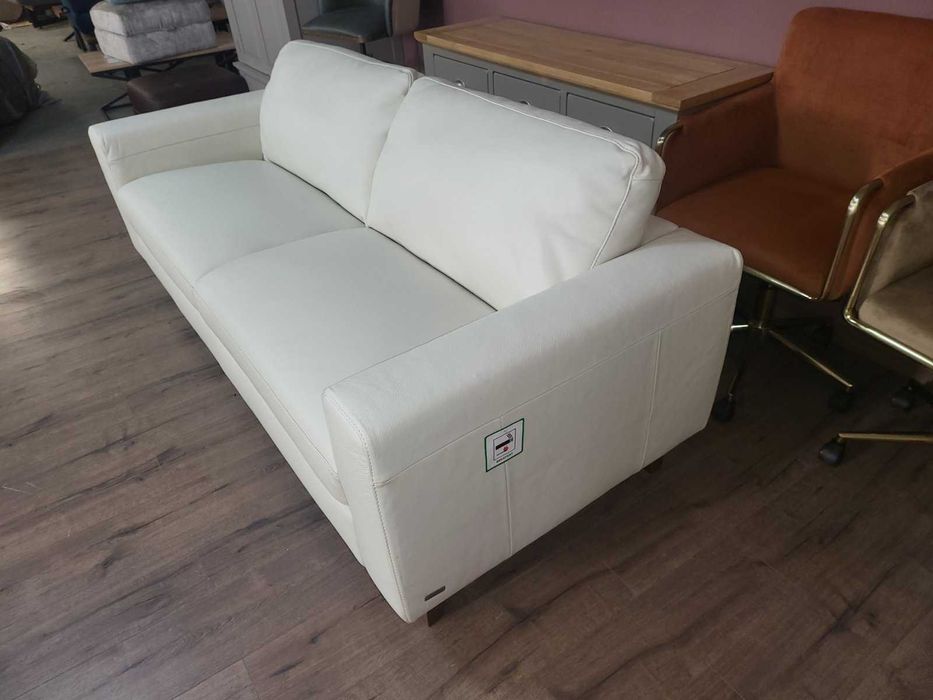 Италиански светло кремав кожен диван тройка "NATUZZI"
