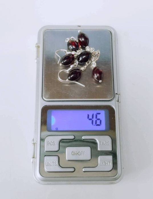 Vechi cercei lungi argint 925, cu picaturi de chihlimbar presat de culoare rosu cherry, stil maslina