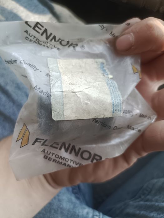 Сайлентблок Flennor и Meyle w201 w124