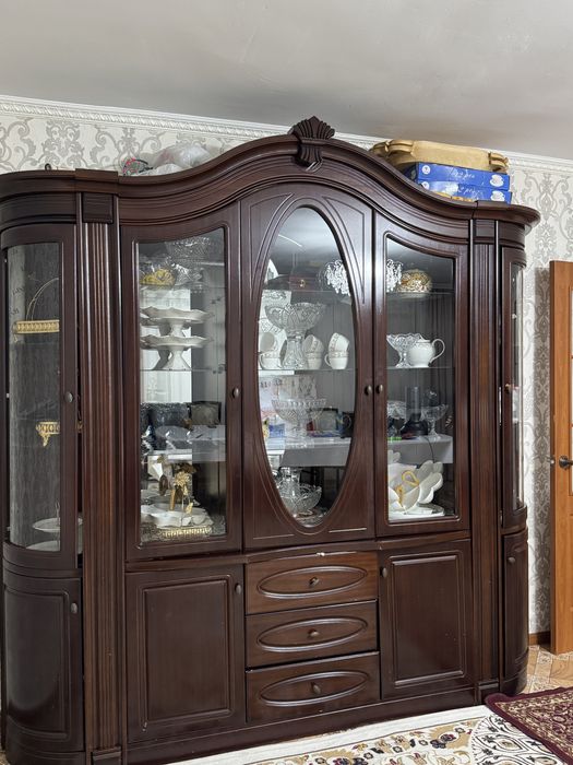 Шифоньер, сервант