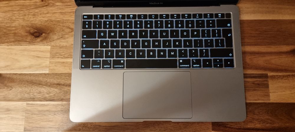 MacBook Air 13 2019 (display defect)