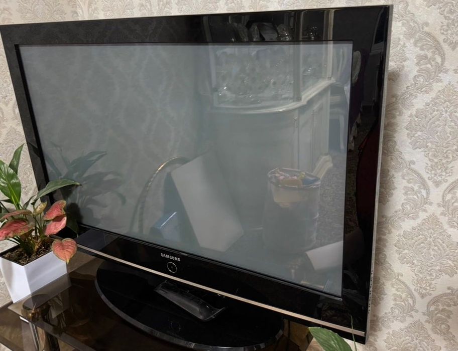 Продаётся плазменный телевизор Samsung PS-42C91H с подставкой