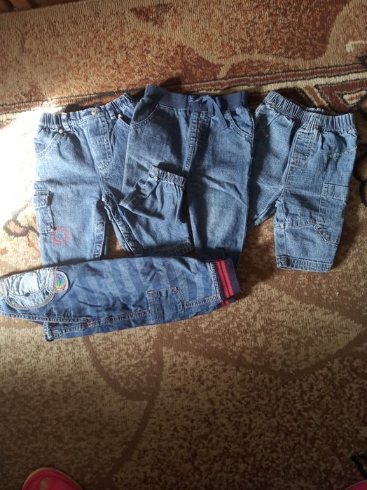 Продам детские джинсы.