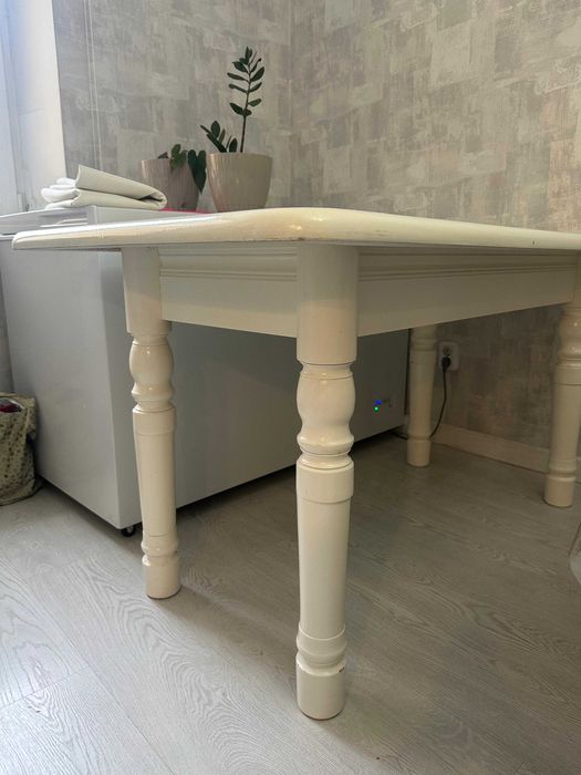 Срочно продается стол