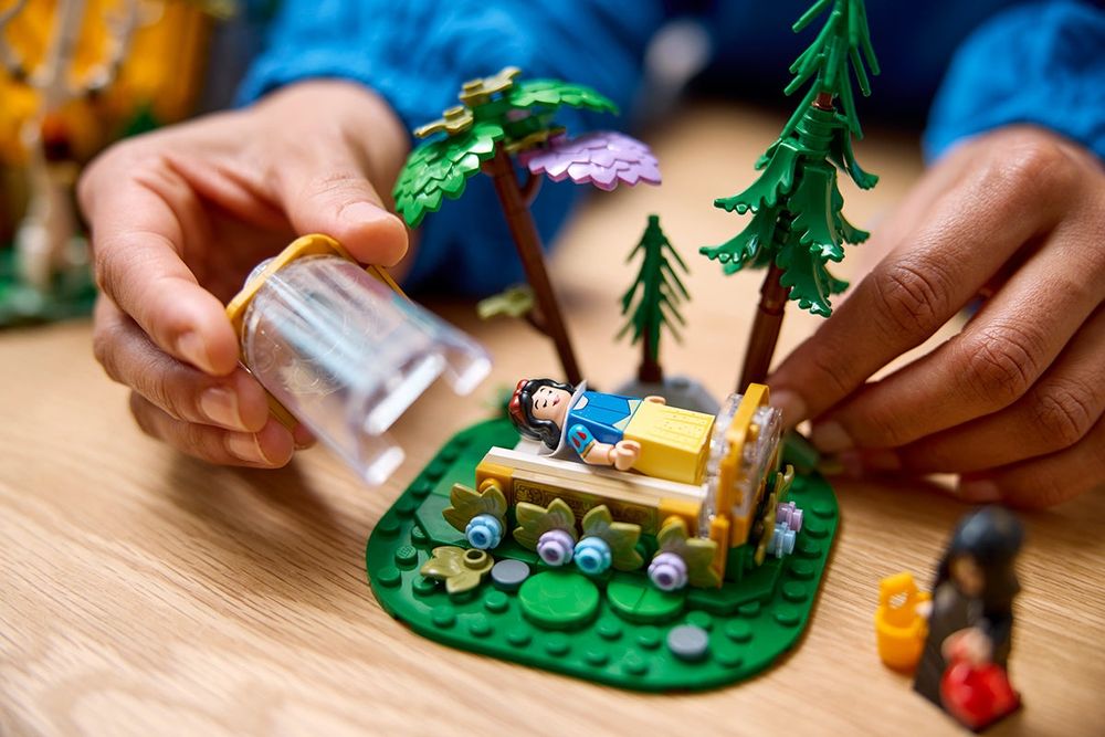 Lego 43242 Къщурката на Снежанка и седемте джуджета