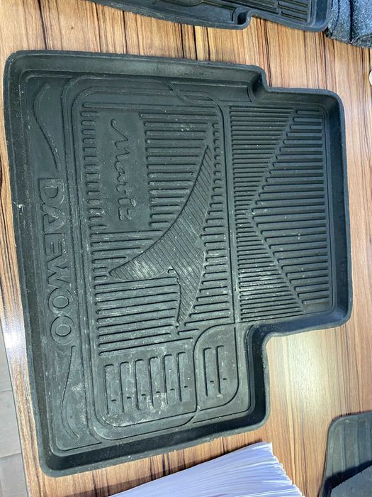 Отдам коврики на матиз