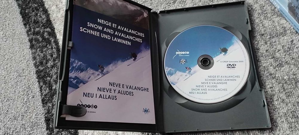 Здравейте! Продавам дискове