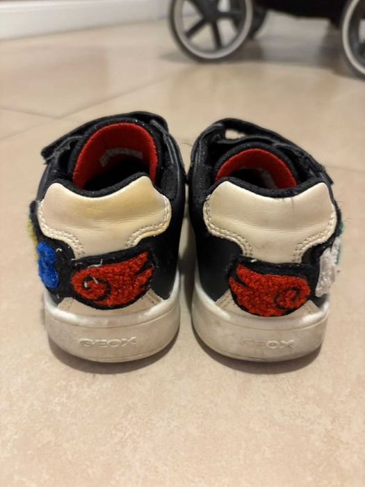 Pantofi/adidasi Geox din piele cu leduri Marimea 27 Impecabili