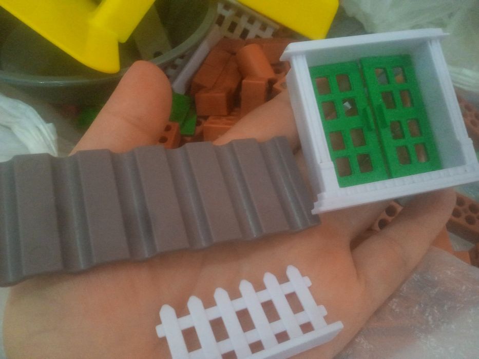 Продам конструктор дом из кирпичей