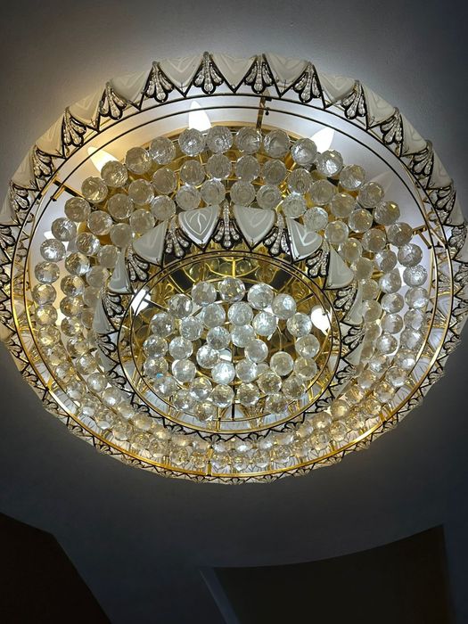 Люстра диаметр 1 м×1 очень красивая