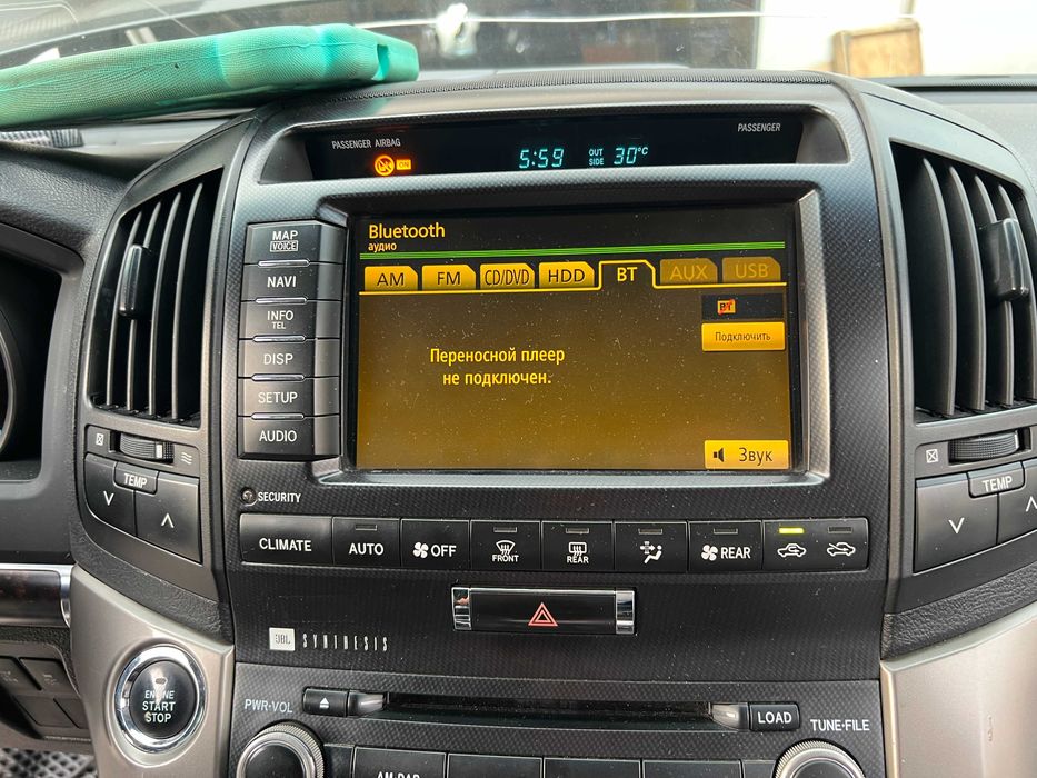 Желтый экран TOYOTA/LEXUS