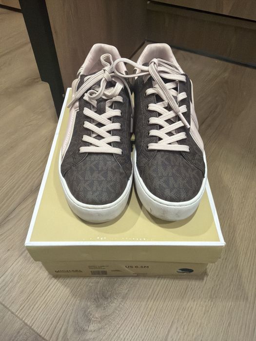 Продам кроссовки Michael Kors