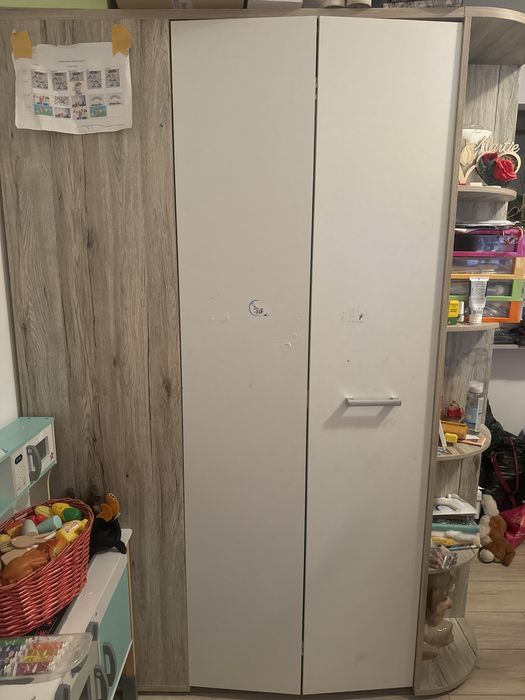 Dulap in forma patrata