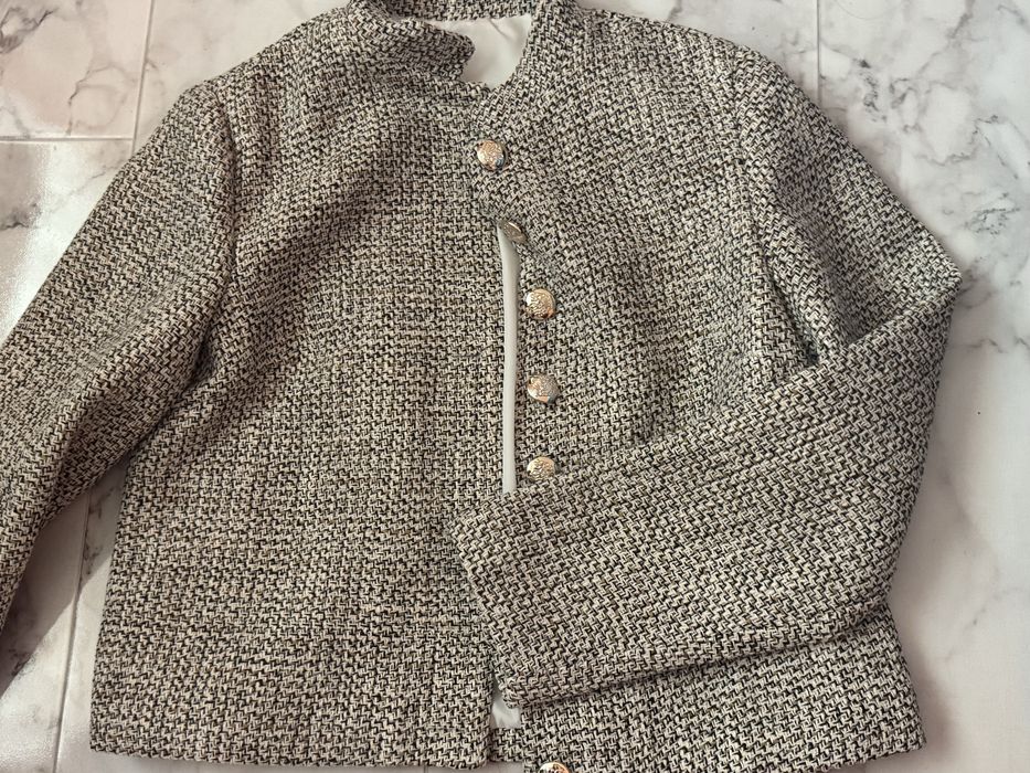 Кокетно сако тип букле
