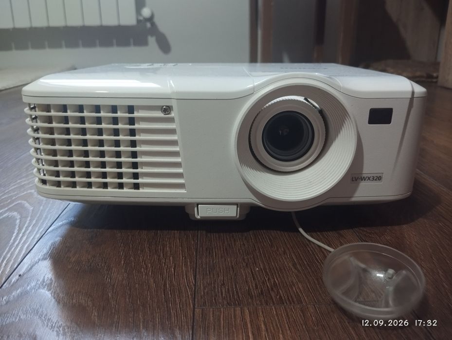 Проектор Canon LV-WX320, б/у, рабочий
