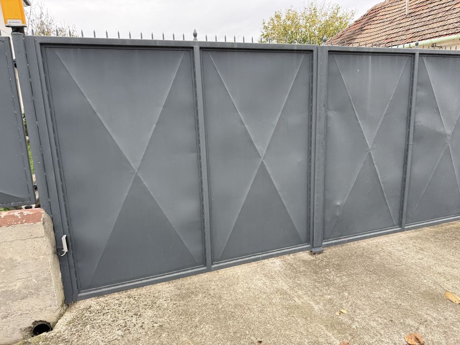 Porti metalice si usa pietonala