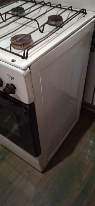 Продам газовую плиту