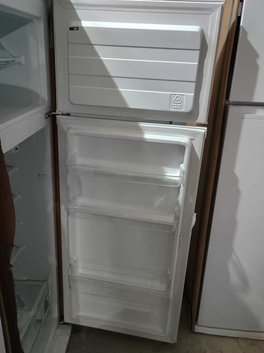 Нов Хладилник с горна камера ARIELLI-Ариели 143 см