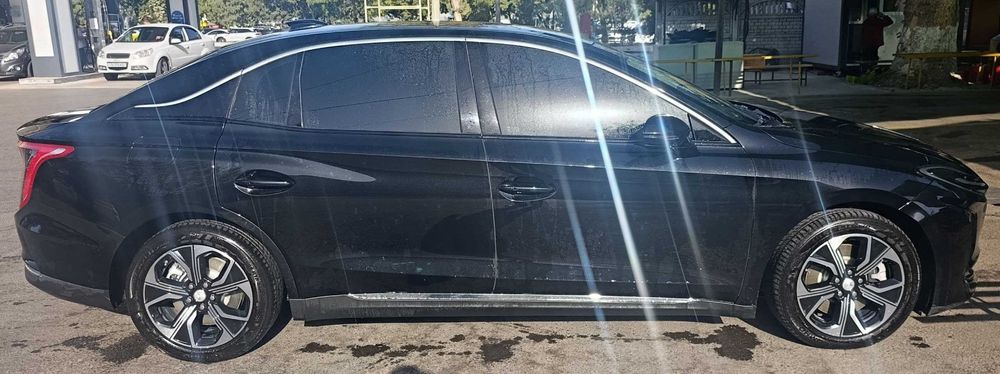 Hongqi Eqm5 Хонжи