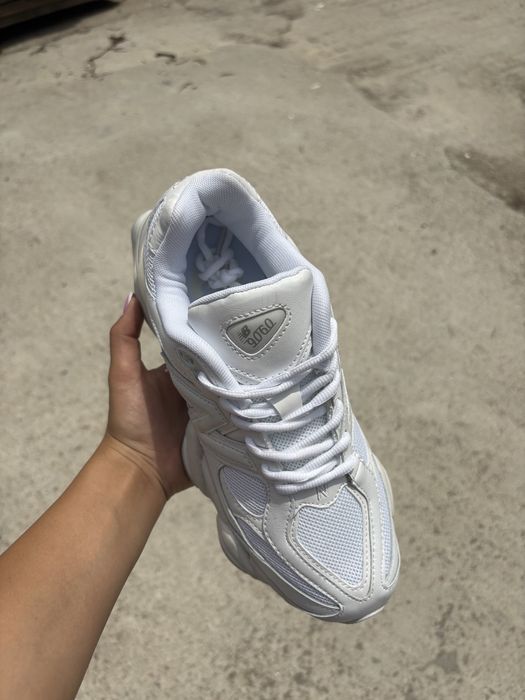 New balance white