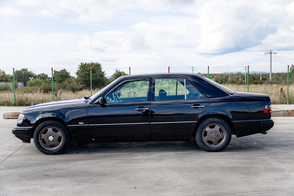 MERCEDES-BENZ E-Class 0 — imagine 3