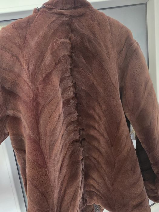 Vând haina blană de vizon pieptănat