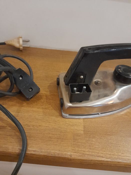 Fier de călcat vechi