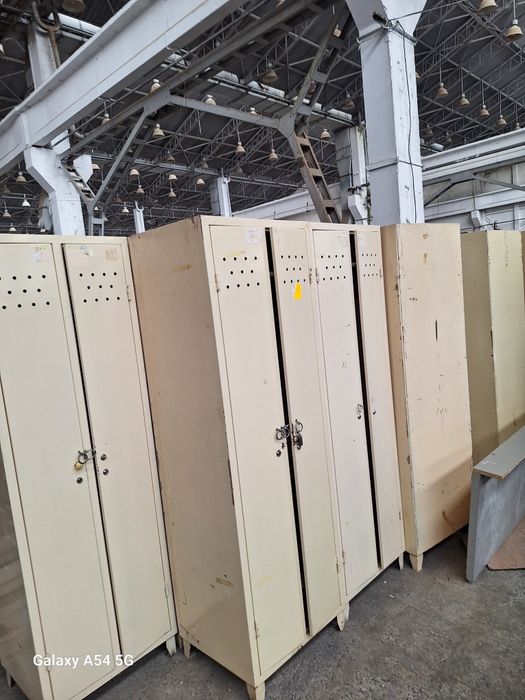 Метални шкафчета с три крила