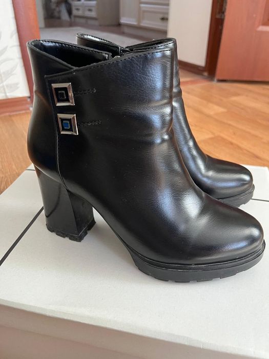 Продам женскую обувь