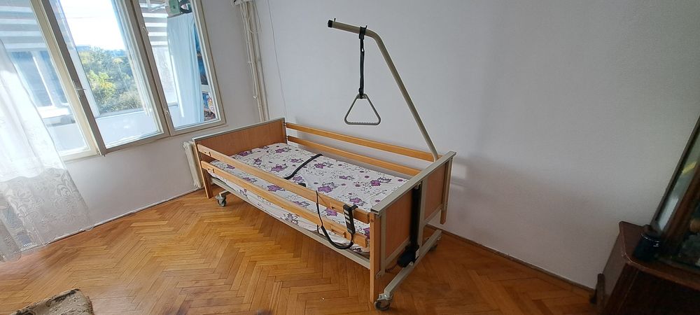 Vând pat pentru persoane cu dizabilități
