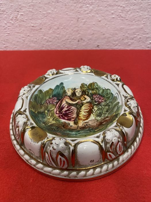 Голям италиански пепелник и купа на каподимонте