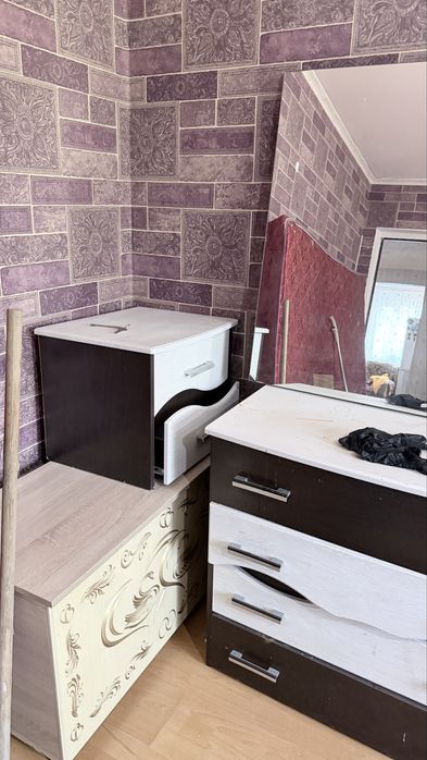 Кровать,шкаф, камод,тумбочка и матрас