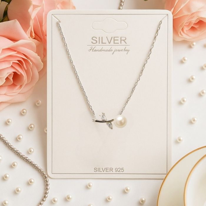 Сребърно колие с висулка