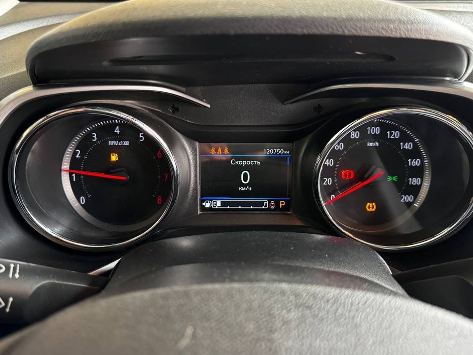 Chevrolet Tracker 2 premier sotiladi