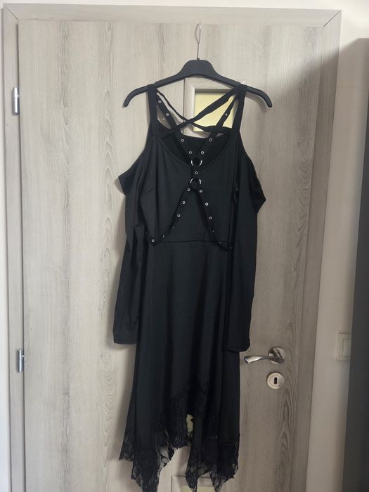 Дамска черна рокля М размер еластична