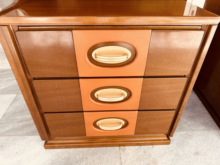 Италиански винтидж нощни шкафчета с радио – 70-те години